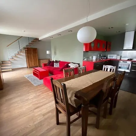 Spacious And Modern Apartment *