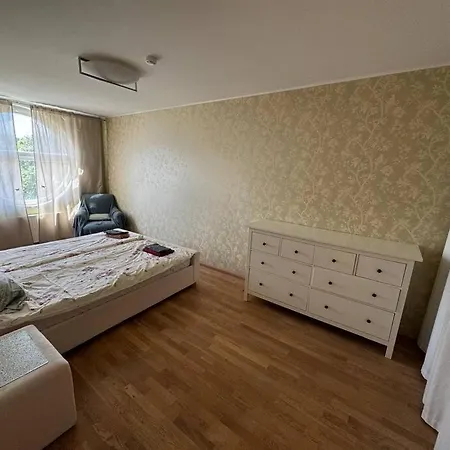 Spacious And Modern Apartment